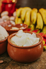 Barreado prato típico da região de Morretes e Antonina no Paraná, com mesa composta de ingredientes