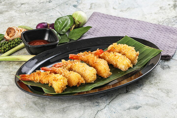 Shrimp tempura with spicy sauce