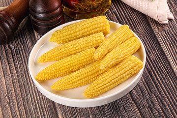 Canned baby mini corn cob