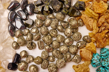 Obraz premium Healing crystals are a popular item at the Pisac Market, where you can find a wide variety of these stones believed to have spiritual and therapeutic properties.