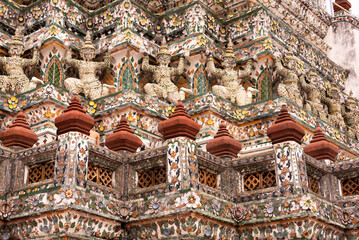 Fototapeta premium Buddhist temple in Bangkok city, Thailand