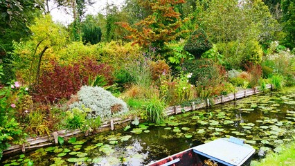 Jardin flottant des hortillonnages d'Amiens. Chemin de halage des anciens marais de maraîchers sur le canal de la Somme France Europe