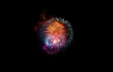 Fototapeta premium Colorful fireworks explode in the night sky, creating a dazzling display of light and color.