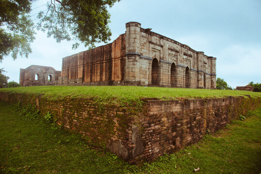 Great Golden Mosque | Baroduari Masjid | Monuments | West Bengal