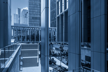 Obraz premium Modern Urban Architecture in Blue Hues with Sleek Lines and Green Spaces