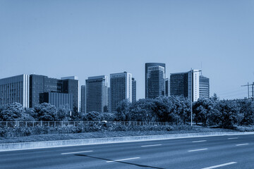 Fototapeta premium Modern Urban Cityscape with High-Rise Buildings and Clear Blue Sky