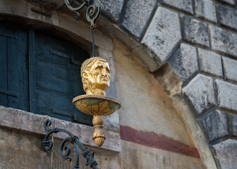 Golden Head, sign of a pharmacist, Rialto, Venice, Italy. The golden head apothecary, one of the most unseen in plain view details in Venice. 