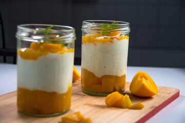 Peach Dessert in Glas