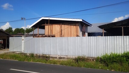 Obraz premium wooden house on bright blue sky background