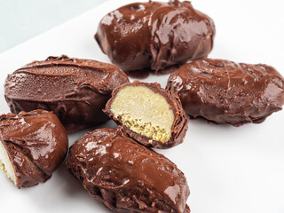 Chocolate coconut praline icecream bars with pistachio butter