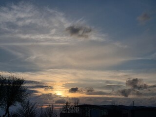 Fototapeta premium Twilight Sky: A Vivid Sunset Of Orange, Pink, And Purple Clouds