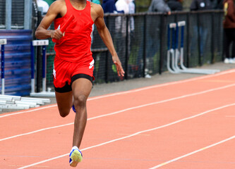 Obraz premium African American runner running in a relay race outdoors