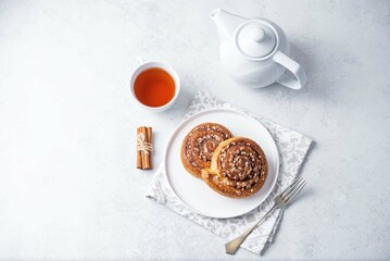 Cinnamon filling sugar topping cake rolls