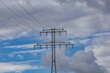 Stromleitung, Mast an der Elbe bei Pirna, Sachsen, Deutschland