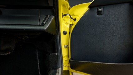 Passenger door hinge