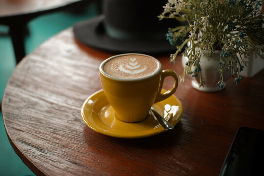 latte coffee with tulip picture