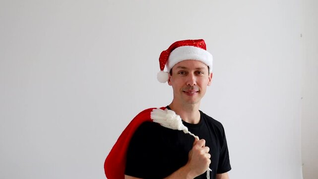 homem com saco de presentes no natal 