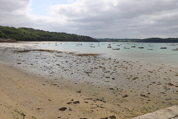 La plage le long de la rivière la Rance, village de Saint-Suliac, département d'Ille et Vilaine, Bretagne, France