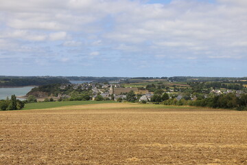 Vue d'ensemble du village, village de Saint-Suliac, département d'Ille et Vilaine, Bretagne, France