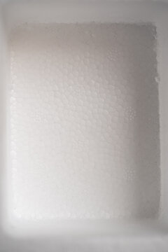 caja de unicel blanca abierta