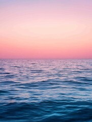 Obraz premium Serene Sunrise over Pink Horizon at Sea