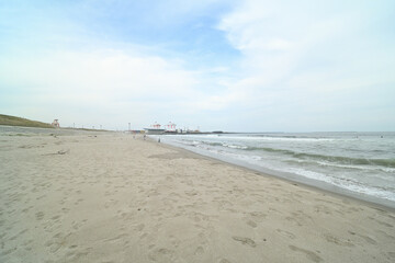 波打ち際と工場　やまやシーサイドパーク