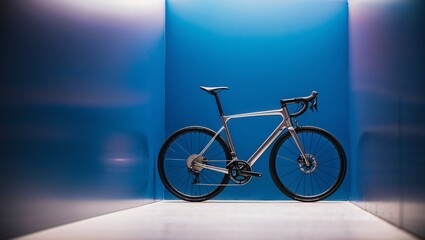 Fototapeta premium A contemporary road bike with sleek lines stands out against a vivid blue backdrop.