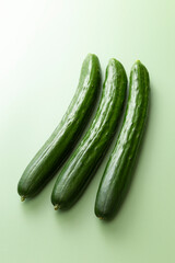 グリーン背景にきゅうり