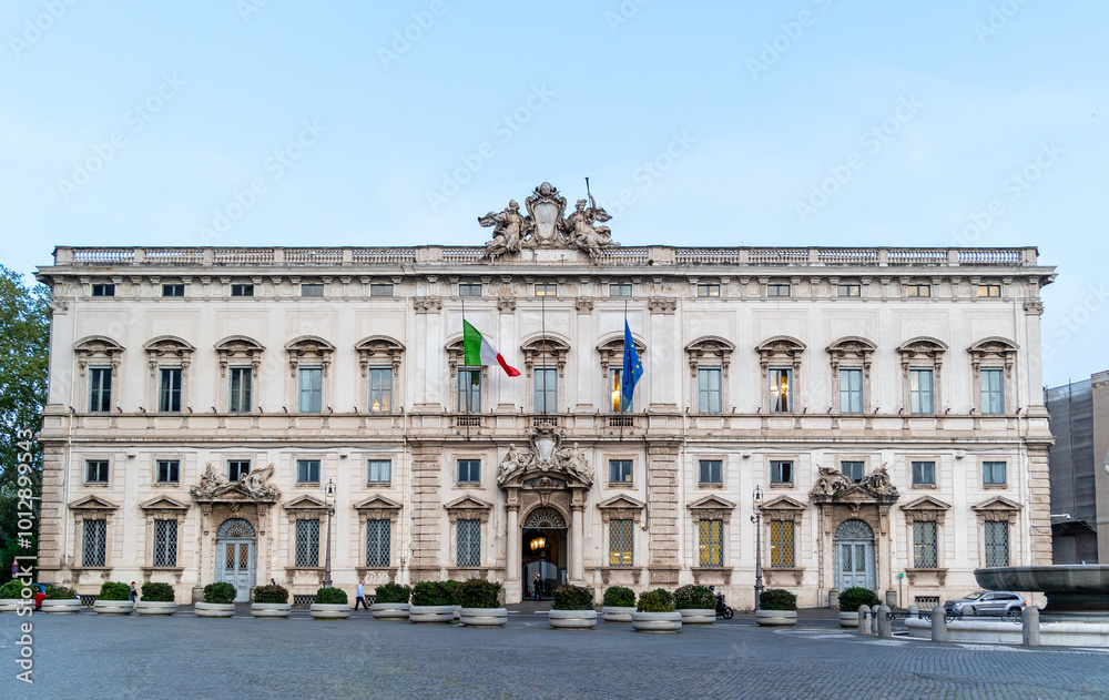 Wall mural rome, italy - april 09, 2024: quirinale square, seat of the president of italy, with tourists stroll