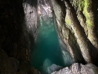The karst source of the Soča river, Trenta (Triglav National Park, Slovenia) - Die Karstquelle des Flusses Soca, Trenta (Triglav-Nationalpark, Slowenien) - Kraški izvir reke Soče, Trenta (Slovenija)