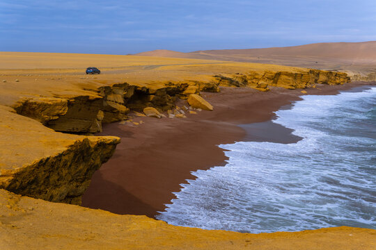 DRIVING ON THE ROAD TO GO TO THE BEACH