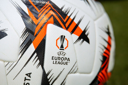 Symbolbild UEFA Europa League 2024/25: Nahaufnahme vom offiziellen Kipsta Spielball