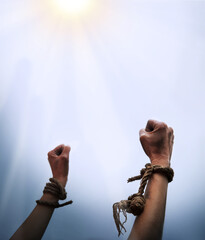 Tied hands break the rope