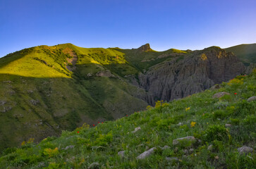 Fototapeta premium crater of Mount Ara volcano at sunrise (Aragatsotn province, Armenia)