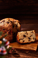 クリスマスのお菓子パネトーネ、イタリアの伝統的なドライフルーツが入った発酵菓子パン