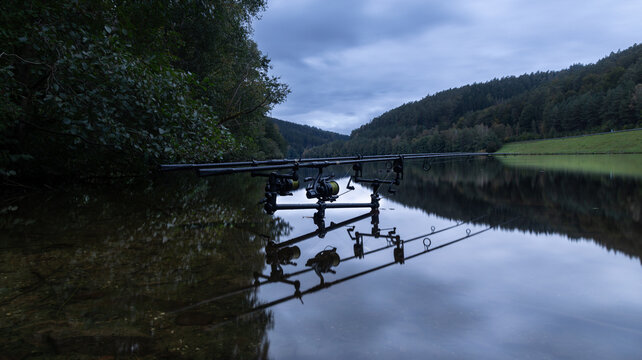 rodpod in water fishing