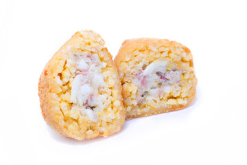 arancino di riso con pancetta e piselli