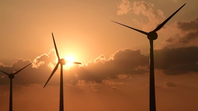 한국 탄도항 풍력 발전기와 구름이 아름다운 일몰 풍경 영상