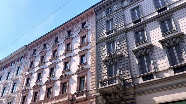 palazzi storici in via dante, milano, italia, agosto 2024, historical buildings in dante street, milan, italy, august 2024