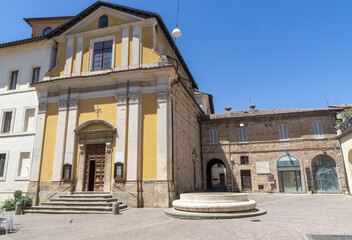 San Rufo church in Rieti. The square "Piazza San Rufo" is traditionally considered to be the exact centre of Italy 