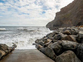 Waves crashing in to the rocks at high tide