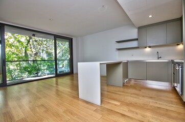 Fototapeta premium Empty Room Interior in A Luxury House 