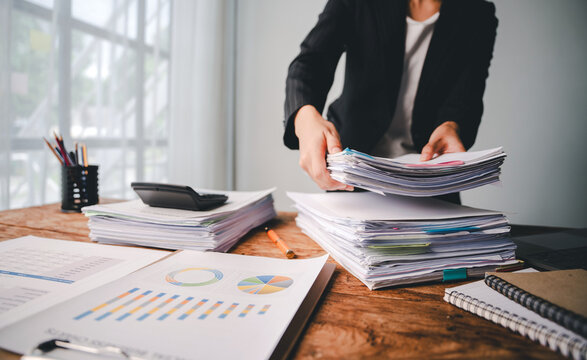 Employees who work with a lot of documents Searching for documents Accounting for income, expenses, tax records, and hard work