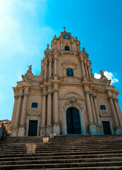 Obraz premium The famous collegiate church of San Giorgio (also known as the Cathedral of San Giorgio) is the main place of Catholic worship in Ragusa Ibla, one of the most important monuments of the city of Ragusa
