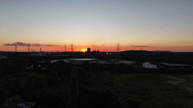 Sonnenuntergang in Essen Karnap mit Blick auf die Nachbarstadt Bottrop