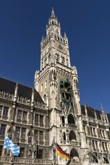 Fototapeta premium New town hall with Bavarian and German flags, neo-Gothic tower, 1909, Munich, Upper Bavaria, Bavaria, Germany, Europe
