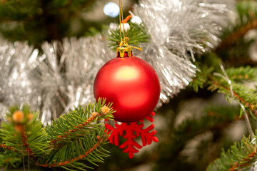 czerwona bombka choinkowa, ozdoby świąteczne,