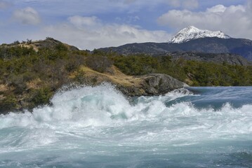 Obraz premium Rapids at the confluence of the turquoise Rio Baker and the glacier grey Rio Nef, between Puerto Guadal and Cochrane, Región de Aysén, Chile, South America