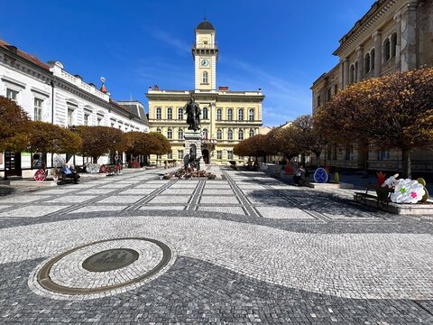 Kom&aacute;rno town center with the town hall