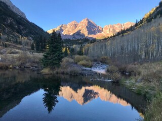 The mountain lake view in autumn